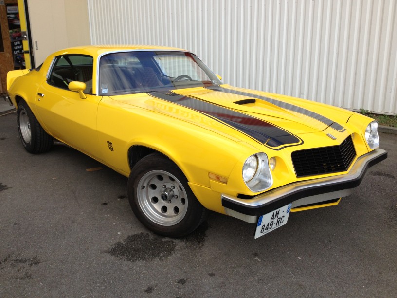 transformer bumblebee en voiture